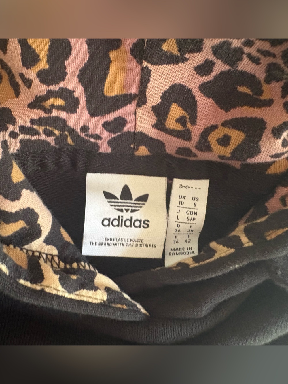 Adidas Originals Logo Leopard Print Cropped Hoodie in black - Picture 6 of 6